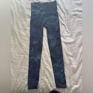 Spanx EcoCare Seamless Leggings
Deep Blue Tie Dye / Regular
Size small